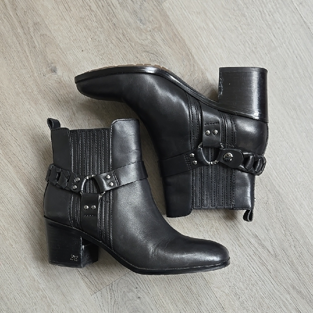 Sam Edelman Dalma Studded Harness Leather Chelsea Boots
Sam Edelman
Size: 7